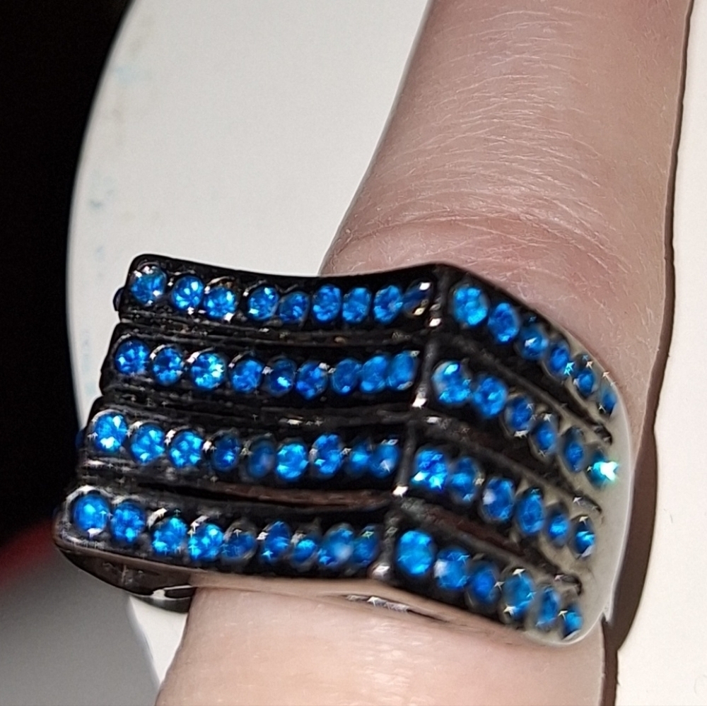 Adjustable Gun Metal Blue Rhinestone Ring - Picture 4 of 5